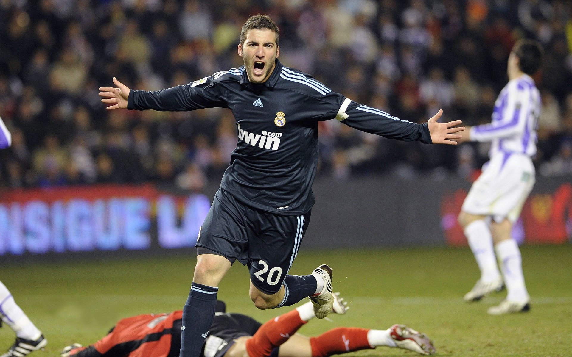 姆巴佩进球数超C罗同期，新王登基还是时代幻觉？|HB电子体育直播